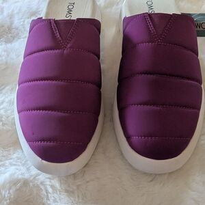 TOMS Womens 8 Purple Quilted Puffer Slide Slippers Cushioned NWT